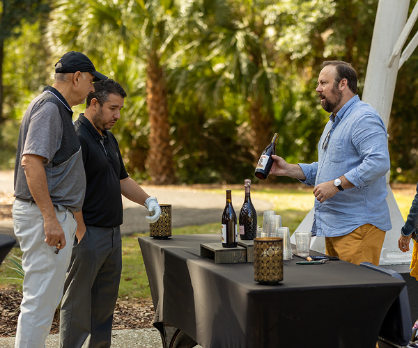 At the turn, guests enjoyed made-to-order lunch and speciality wines provided by VinPorter